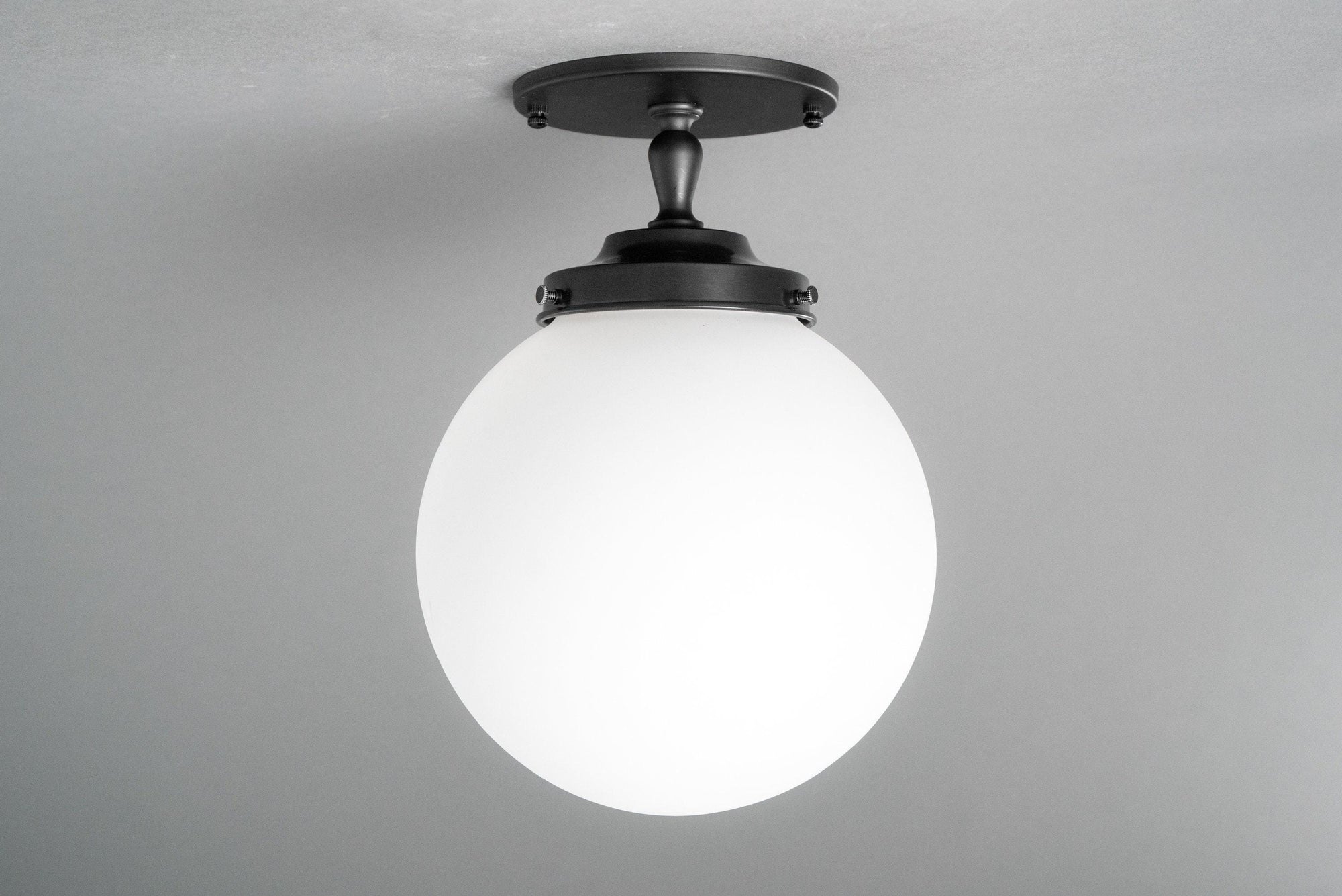CEILING LIGHT MODEL NO. 9046