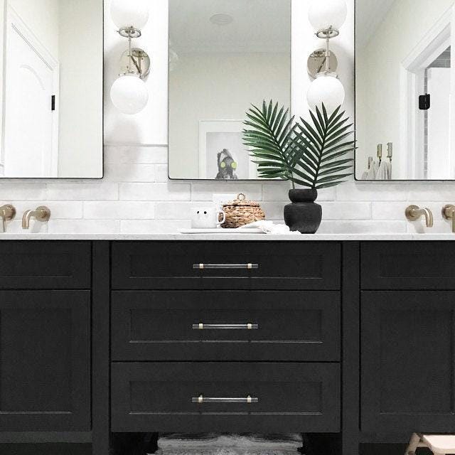 VANITY LIGHT MODEL NO. 7776