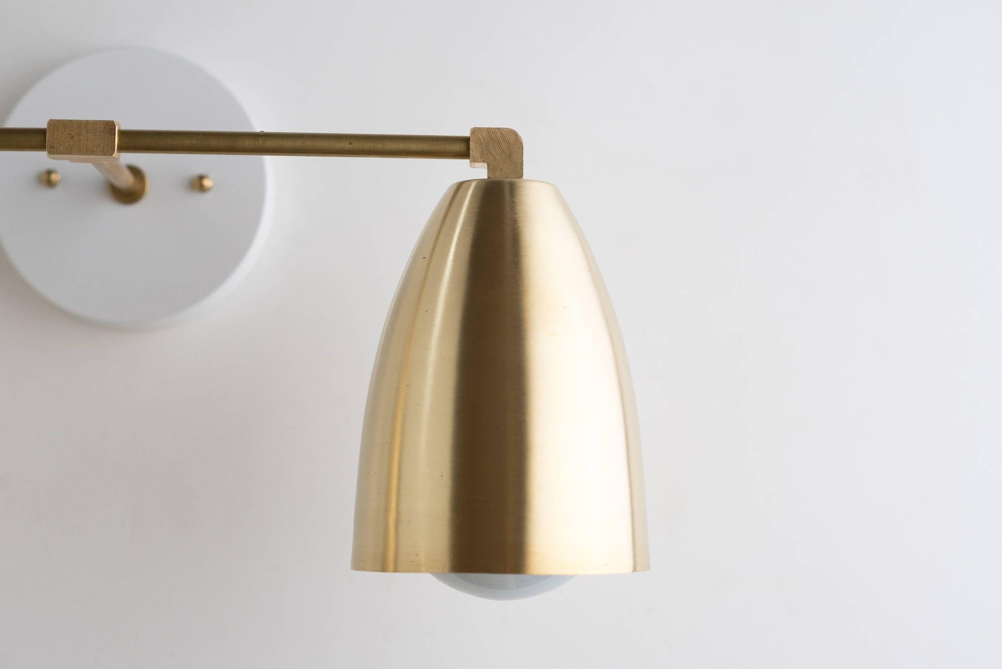 VANITY LIGHT MODEL NO. 8289