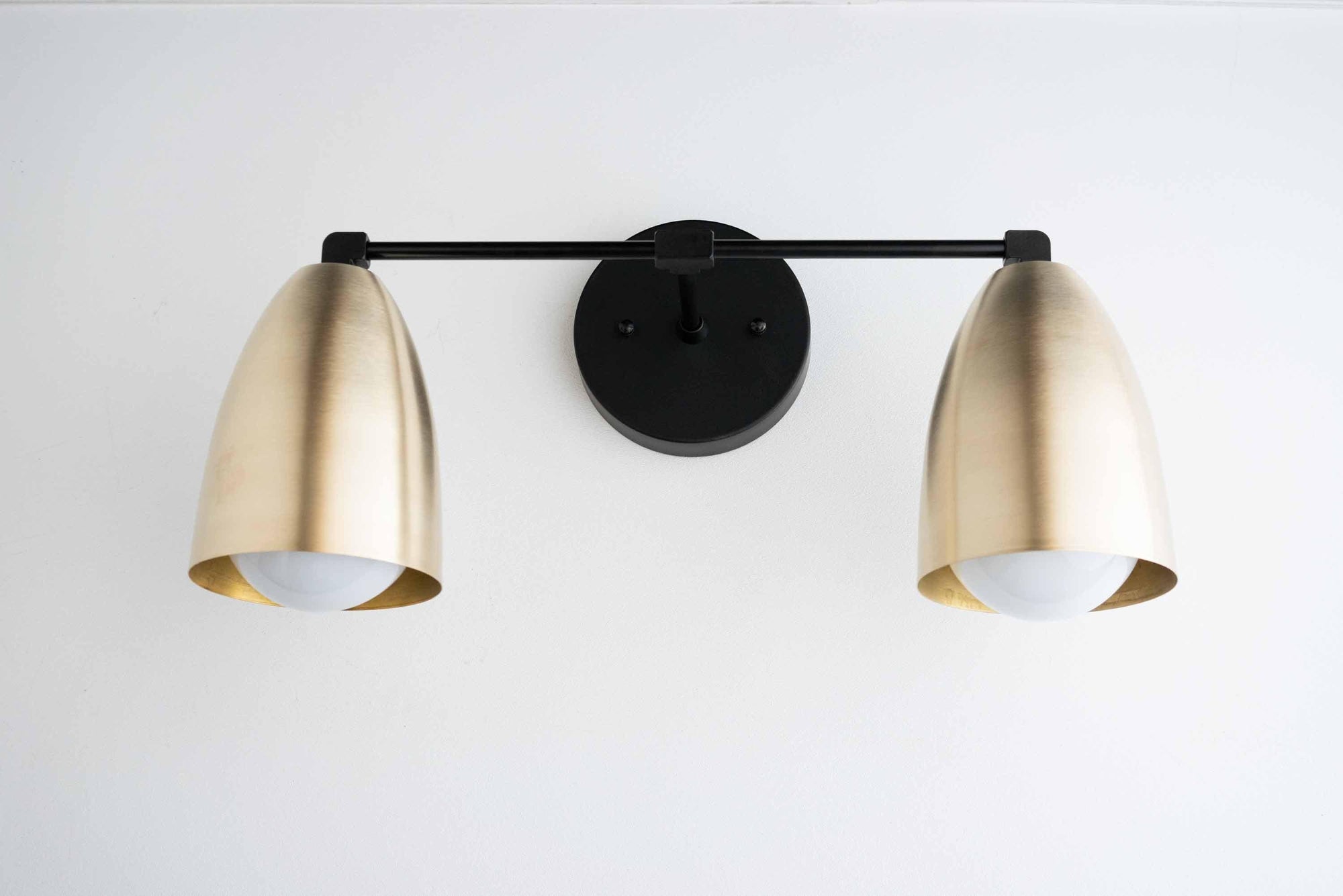 VANITY LIGHT MODEL NO. 8289