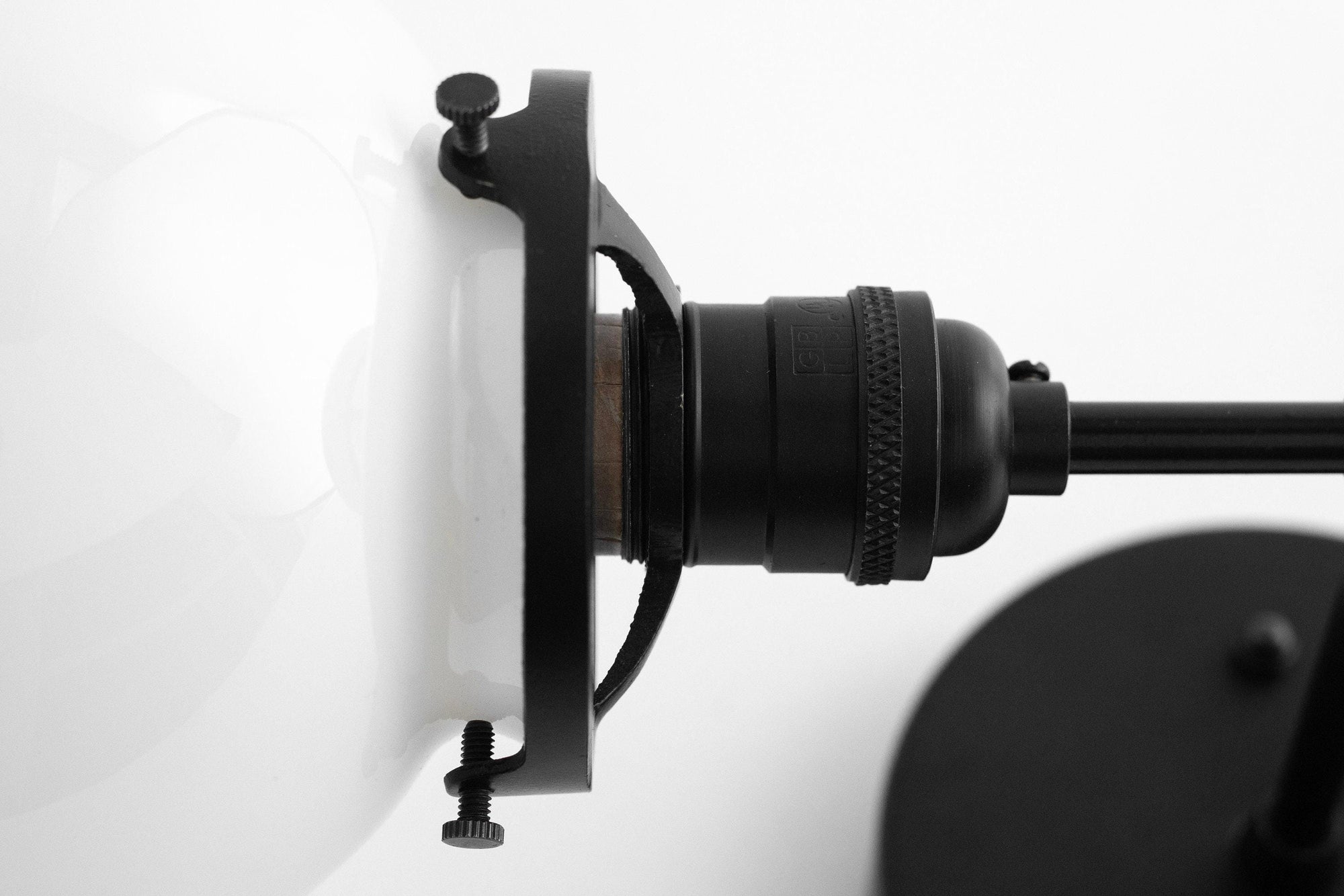 VANITY LIGHT MODEL NO. 9543