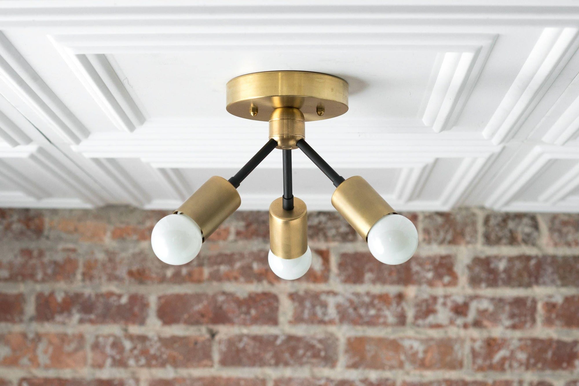 CEILING LIGHT MODEL NO. 6885
