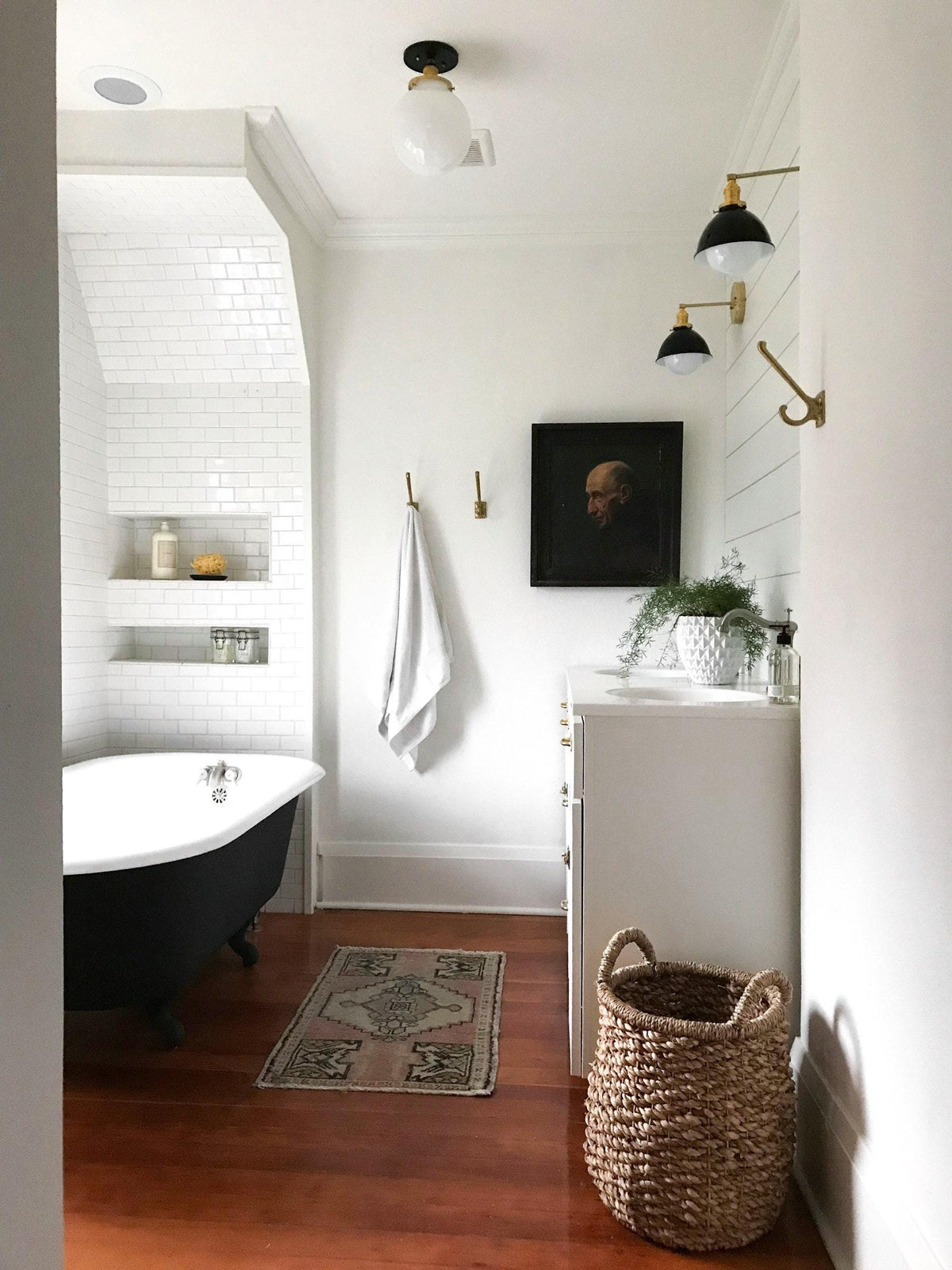 CEILING LIGHT MODEL NO. 1081