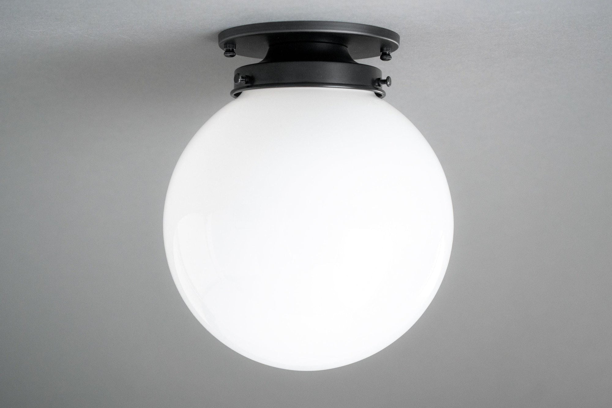 CEILING LIGHT MODEL NO. 5677