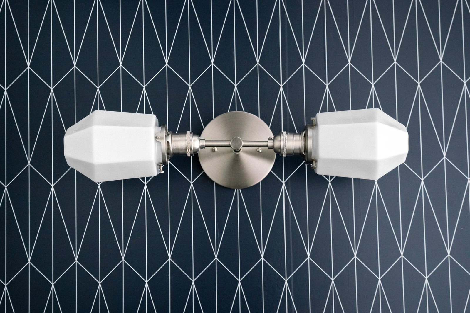 VANITY LIGHT MODEL NO. 6679