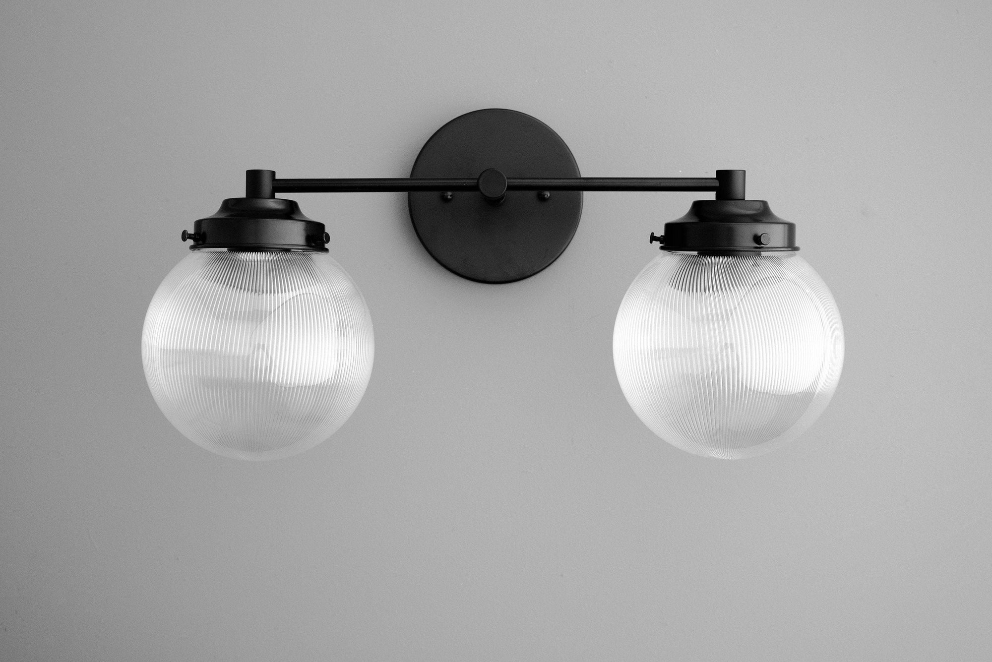 VANITY LIGHT MODEL NO. 4331