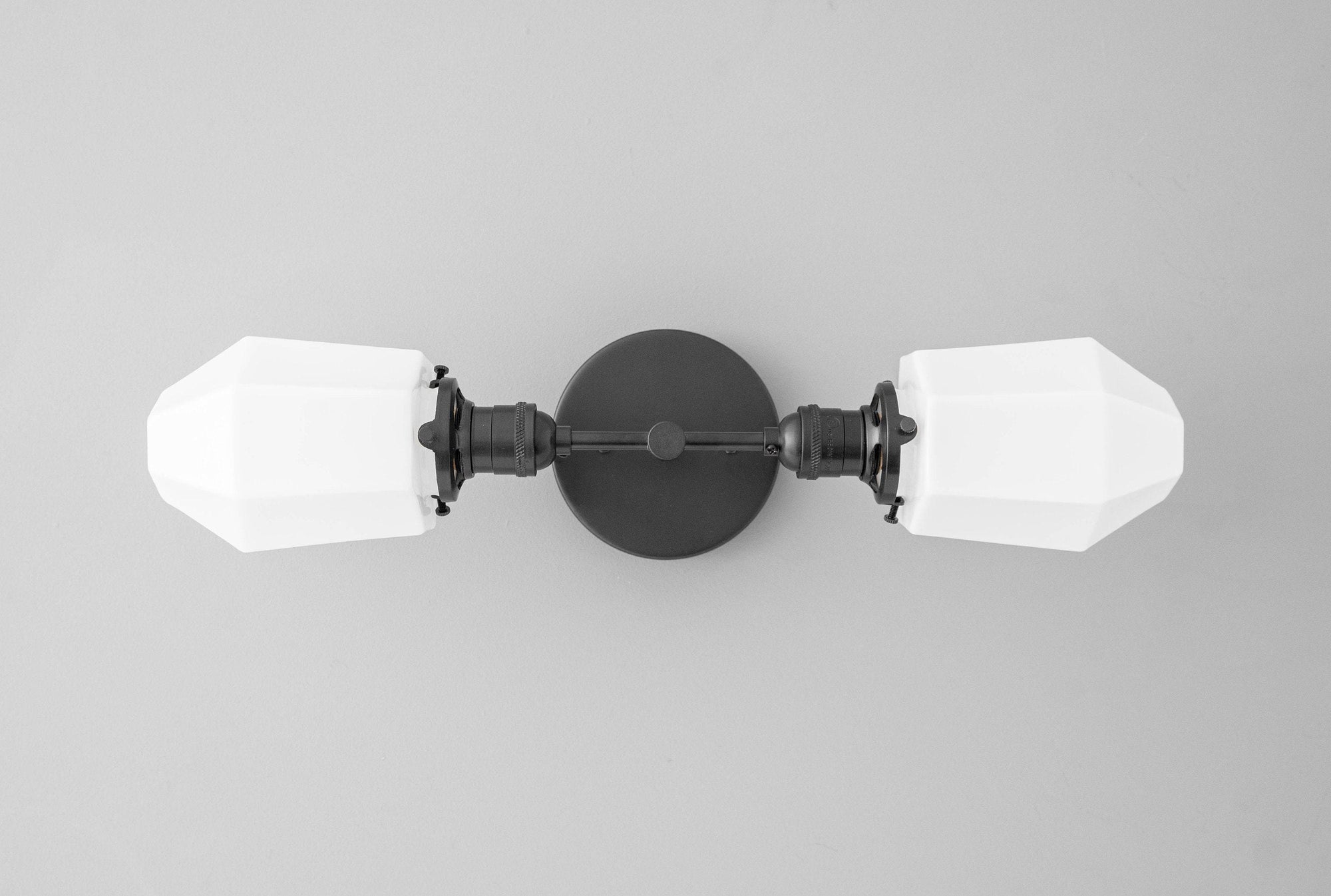 VANITY LIGHT MODEL NO. 6679