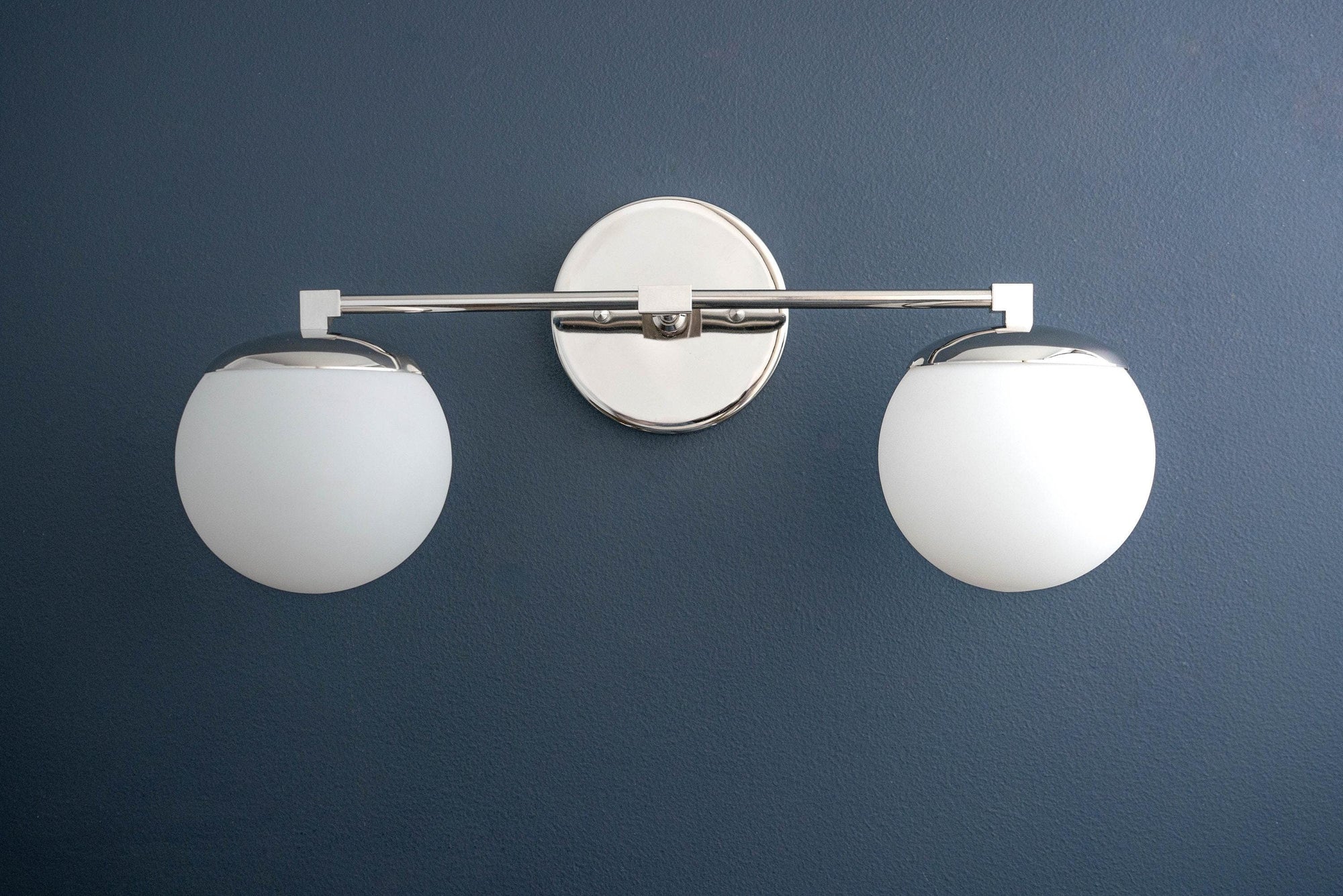 VANITY LIGHT MODEL NO. 7464