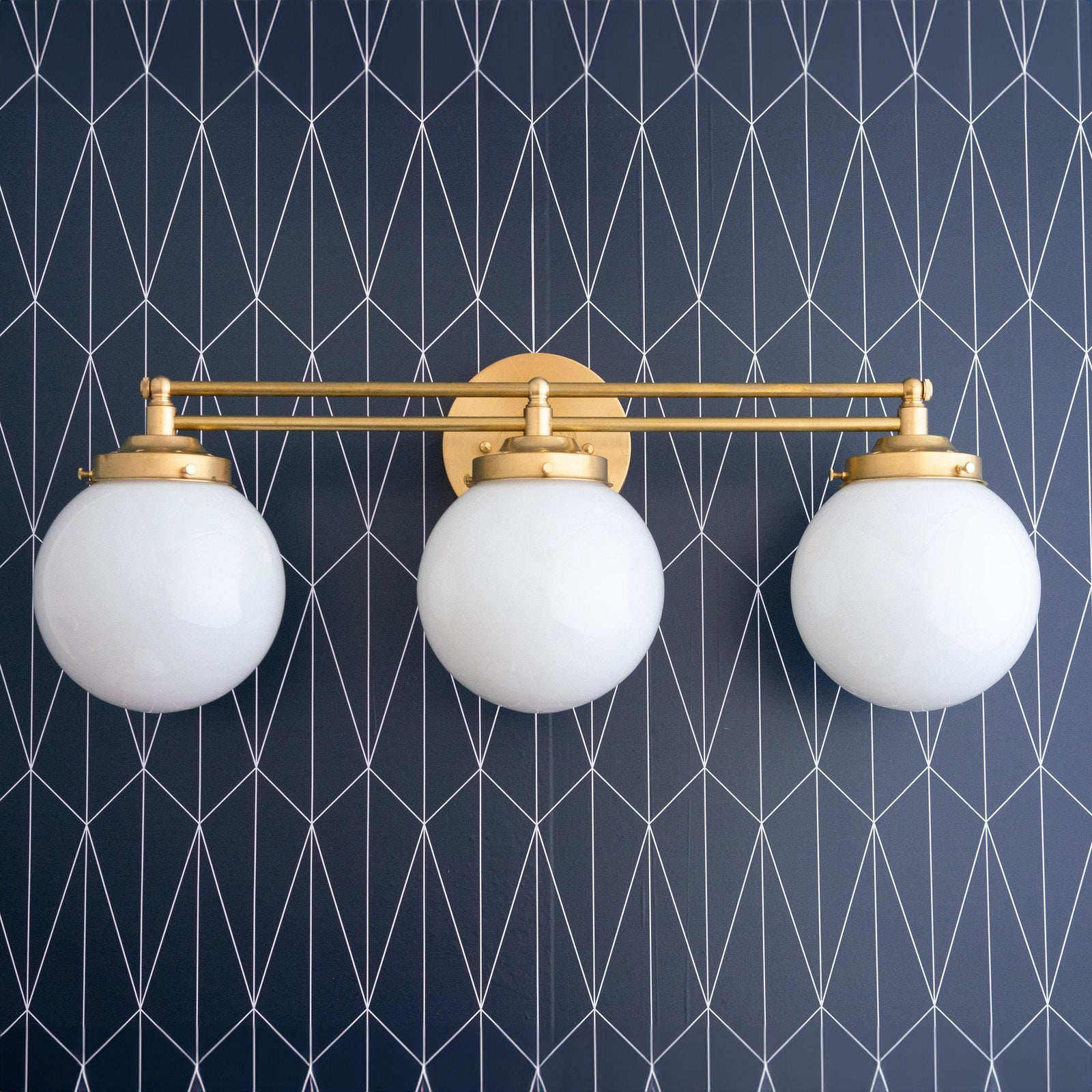 VANITY LIGHT MODEL NO. 2406