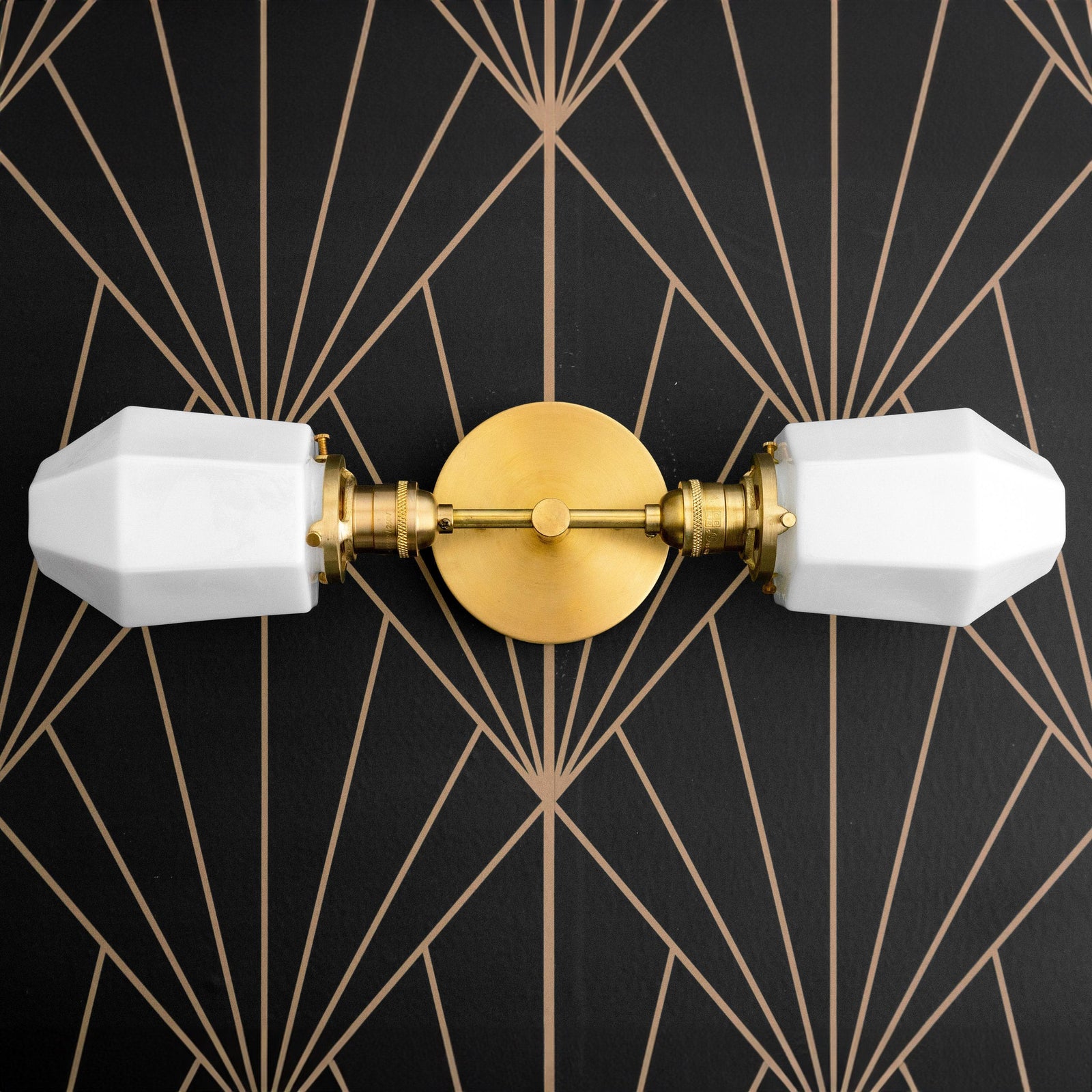 VANITY LIGHT MODEL NO. 6679