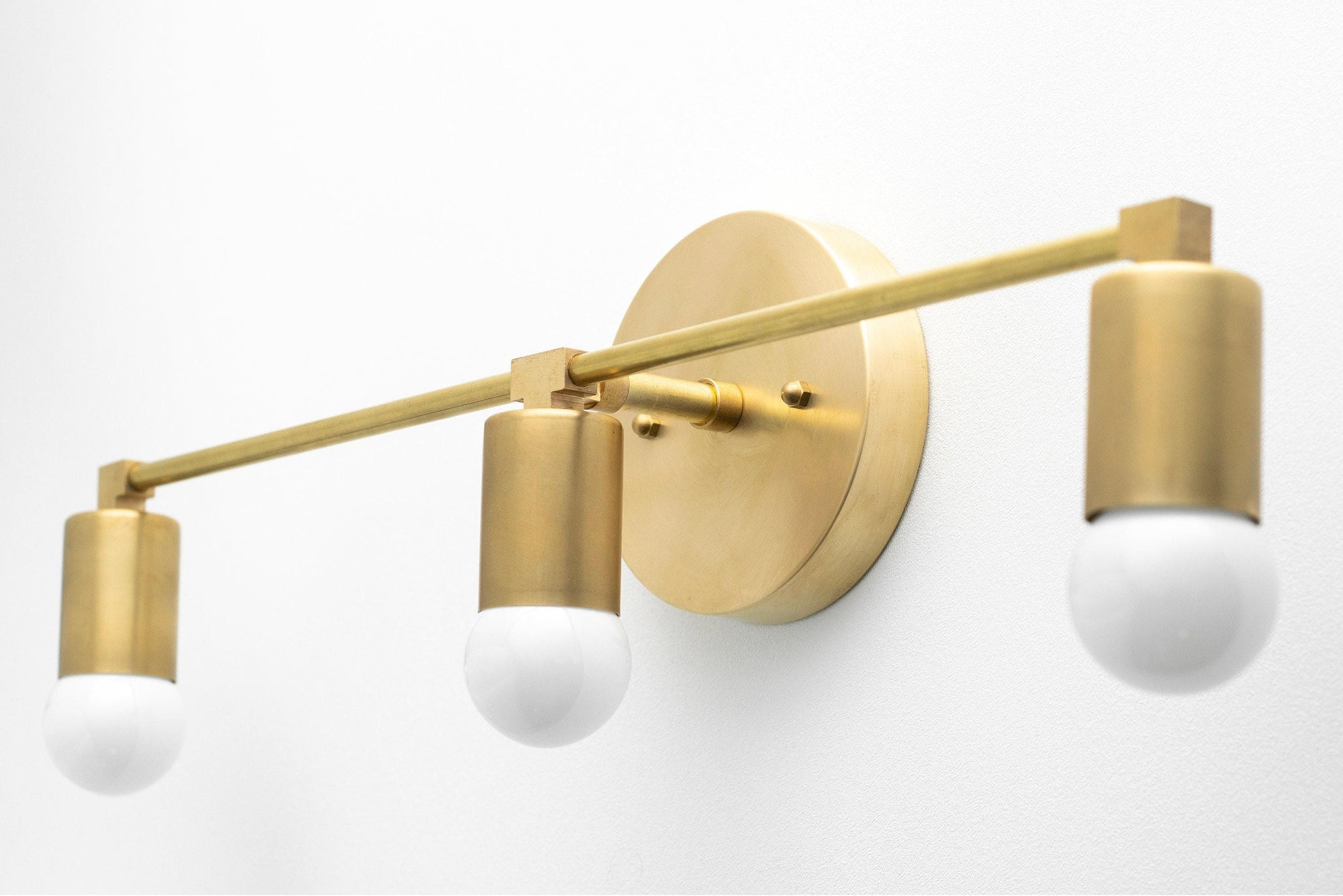 VANITY LIGHT MODEL NO. 7591