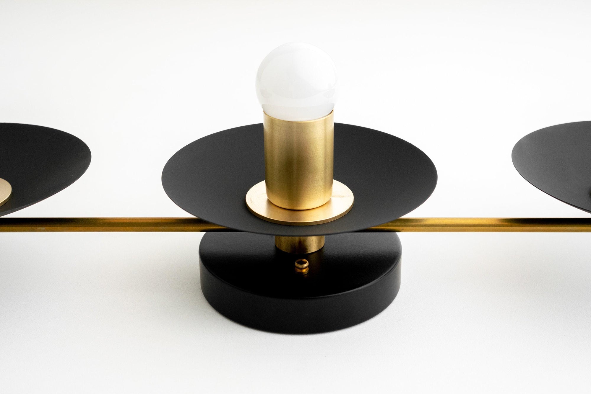 VANITY LIGHT MODEL NO. 2681