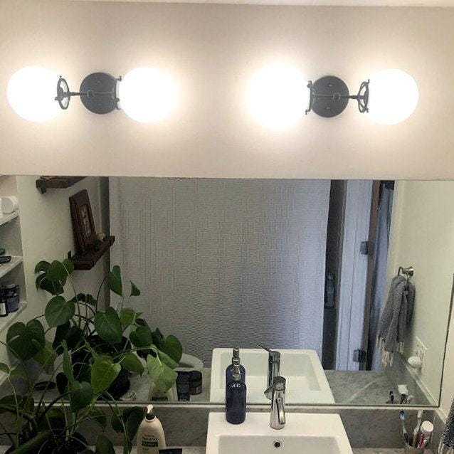 VANITY LIGHT MODEL NO. 7776