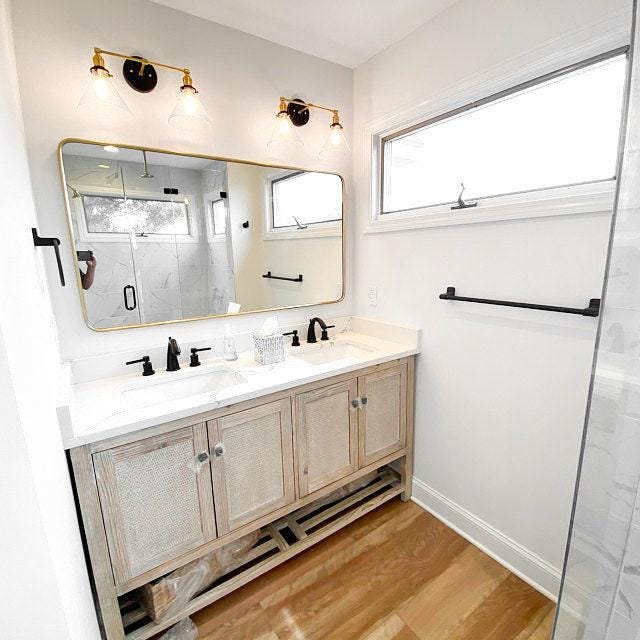 VANITY LIGHT MODEL NO. 4525