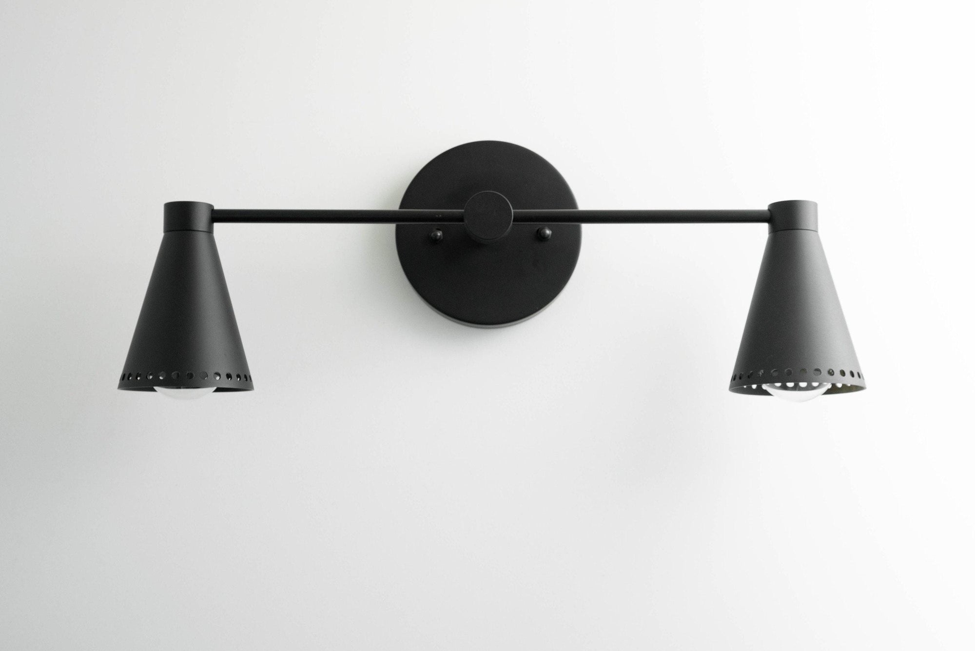 VANITY LIGHT MODEL NO. 6749