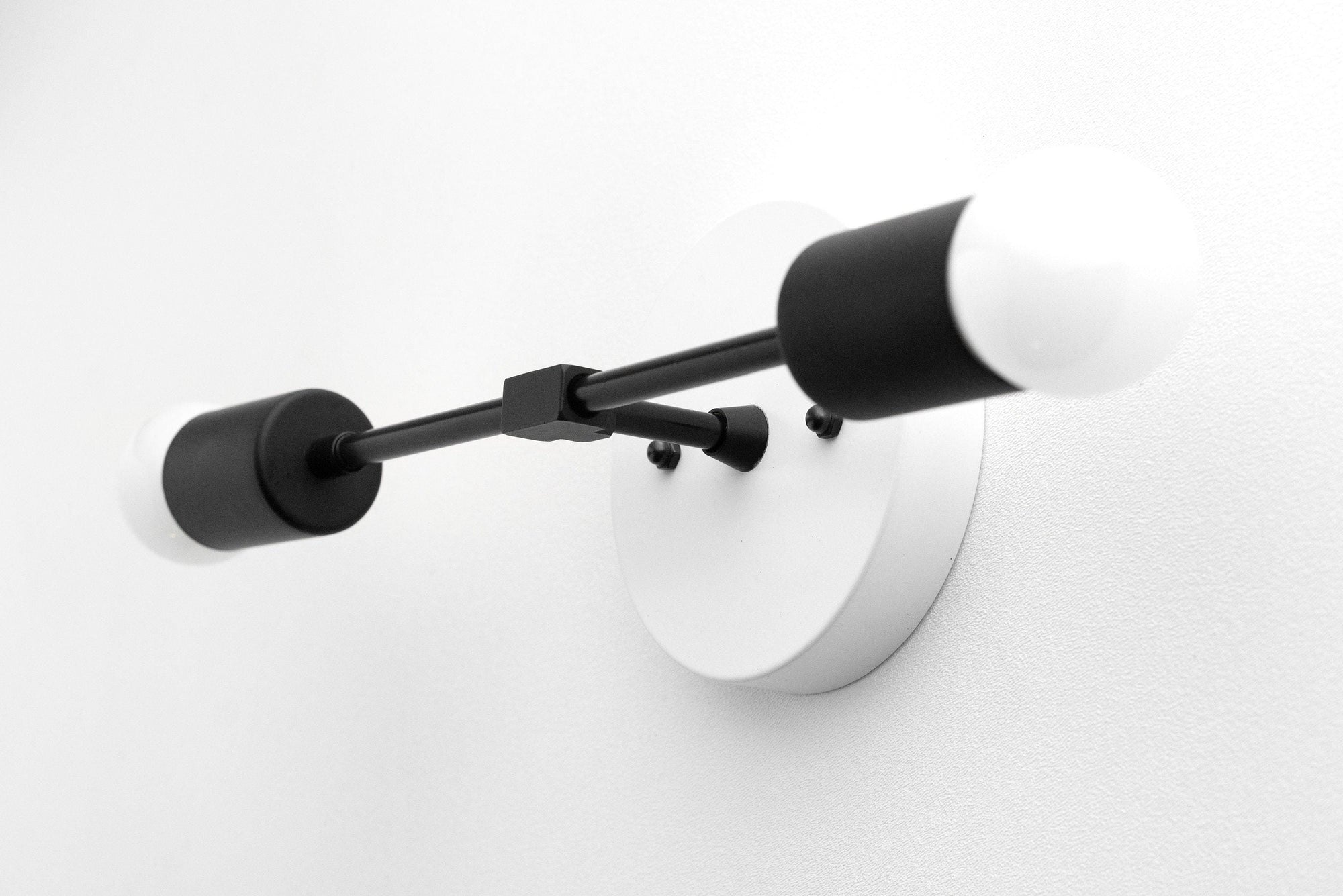 VANITY LIGHT MODEL NO. 5563