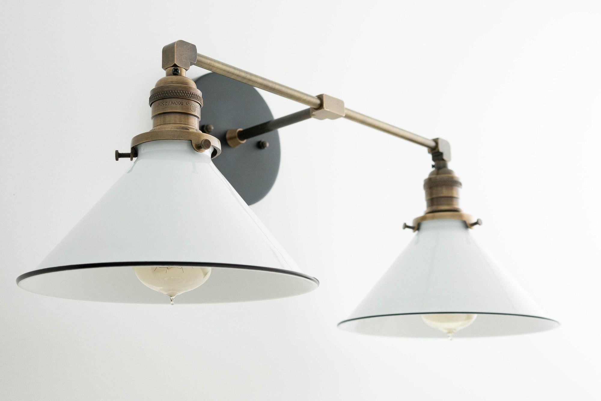 VANITY LIGHT MODEL NO. 6031