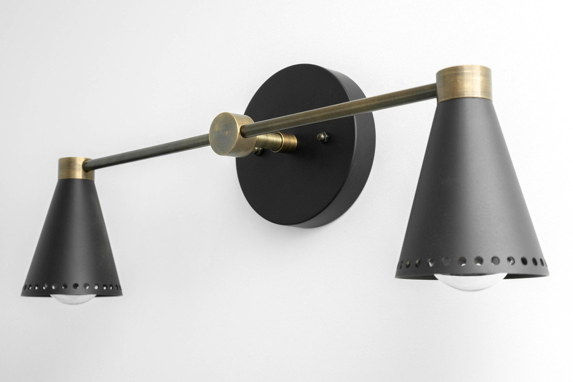 VANITY LIGHT MODEL NO. 6749