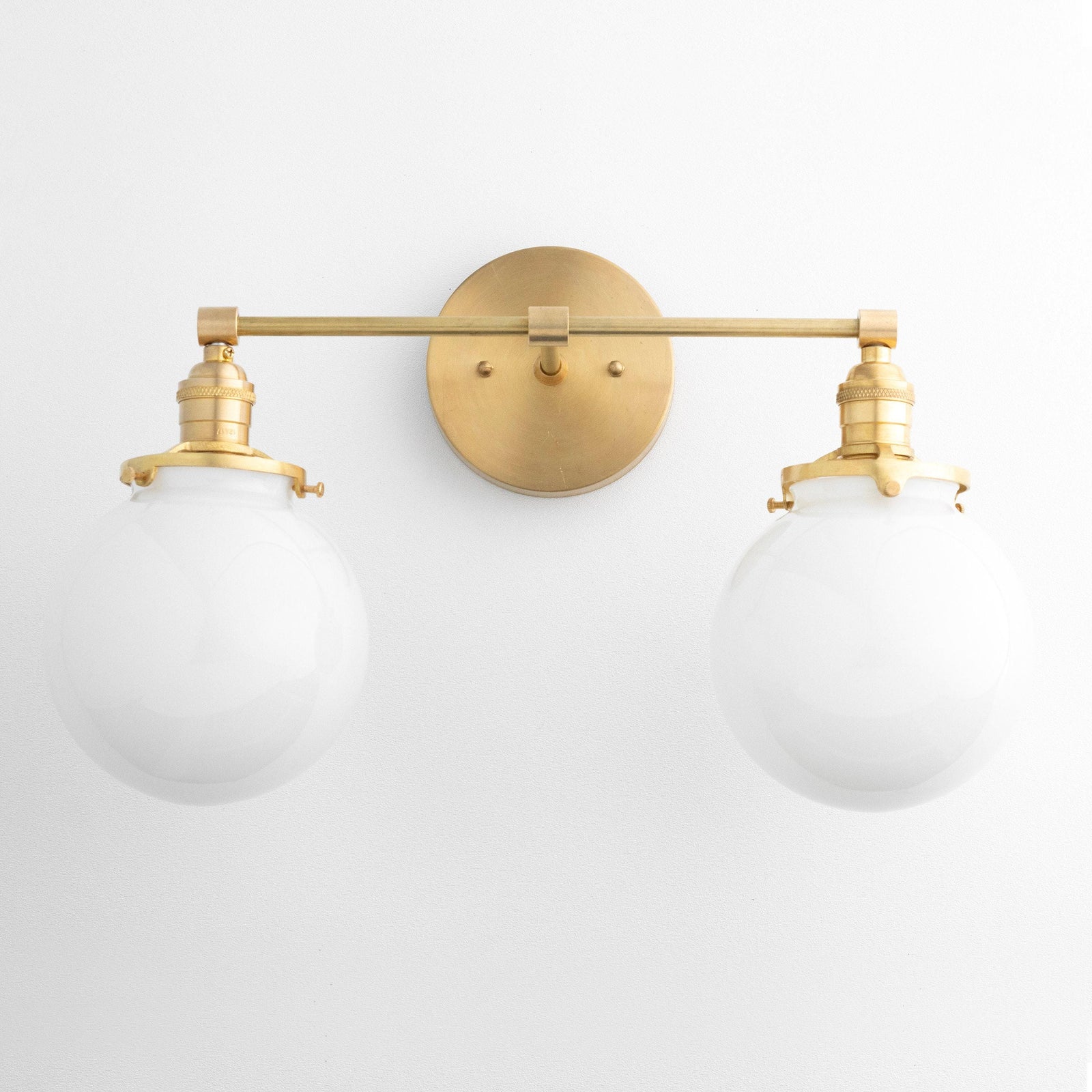 VANITY LIGHT MODEL NO. 8207