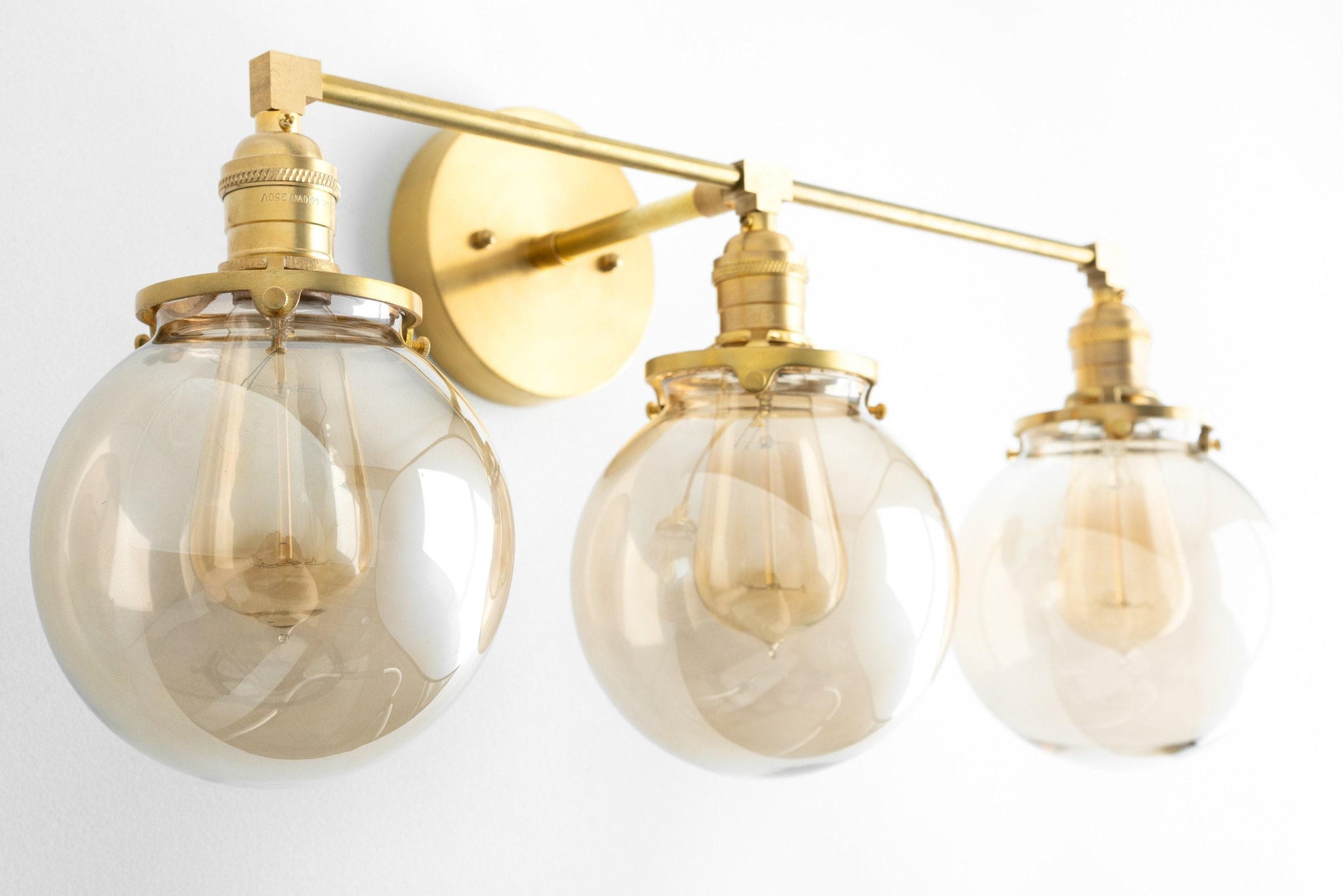VANITY LIGHT MODEL NO. 0923