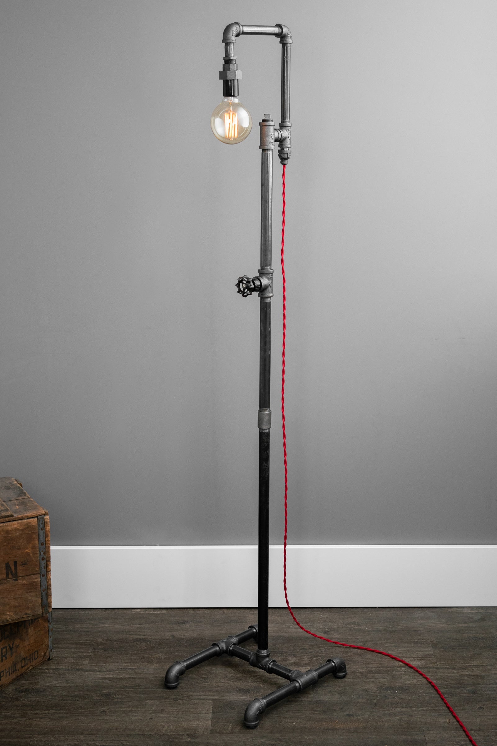 Pipe shop floor lamp
