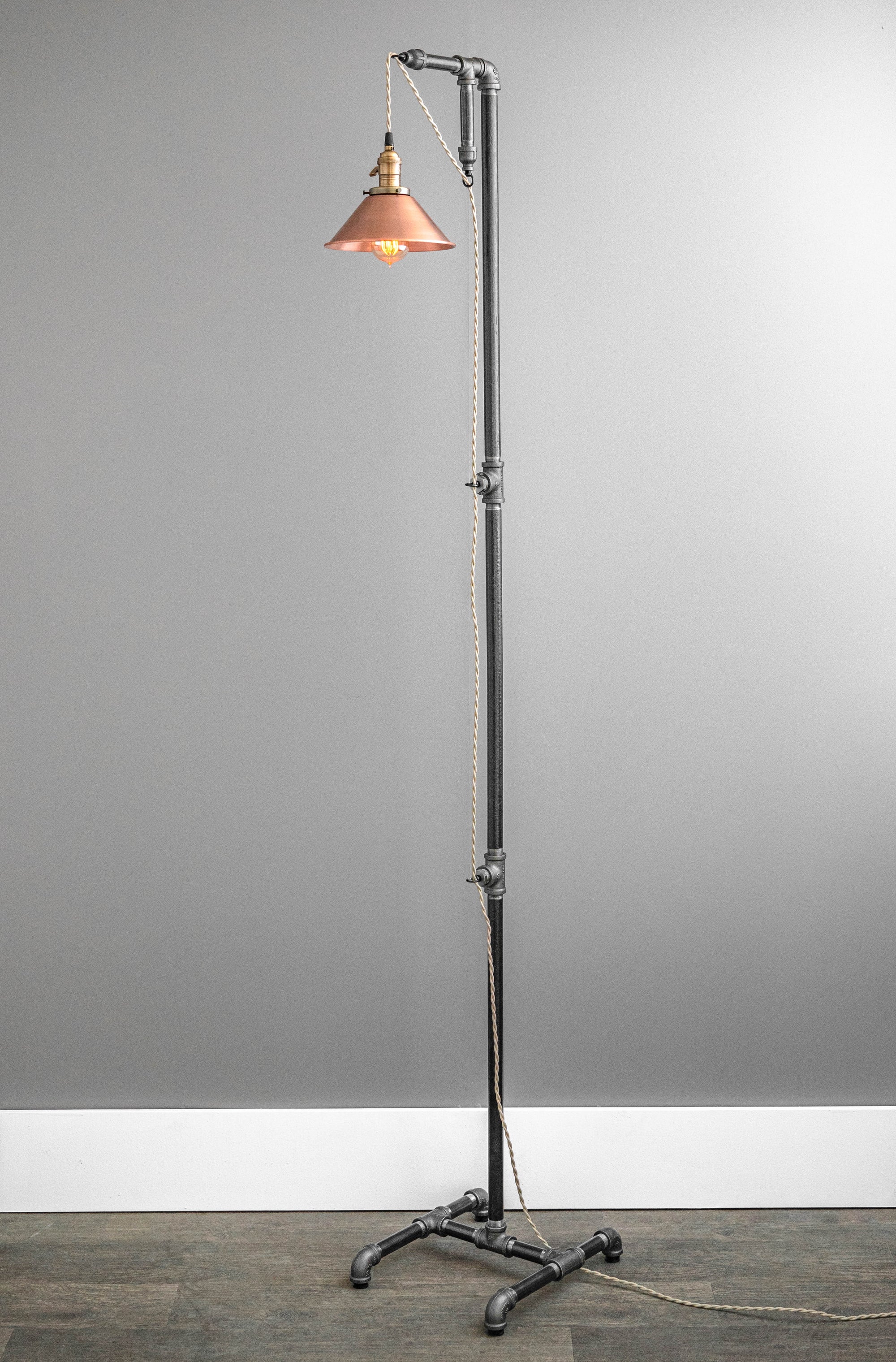 FLOOR LAMP MODEL No. 2351 Peared Creation