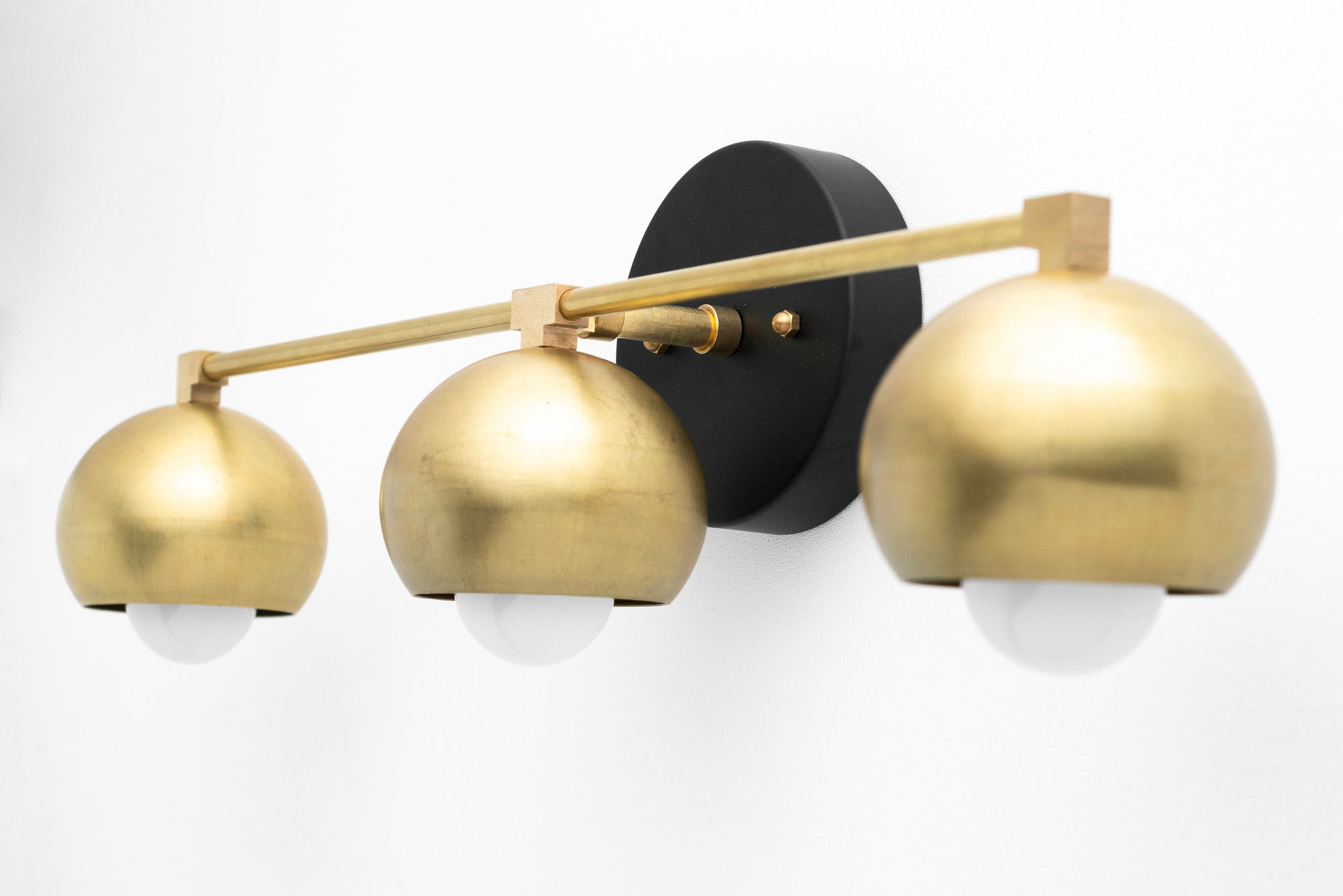 VANITY LIGHT MODEL No. 6629